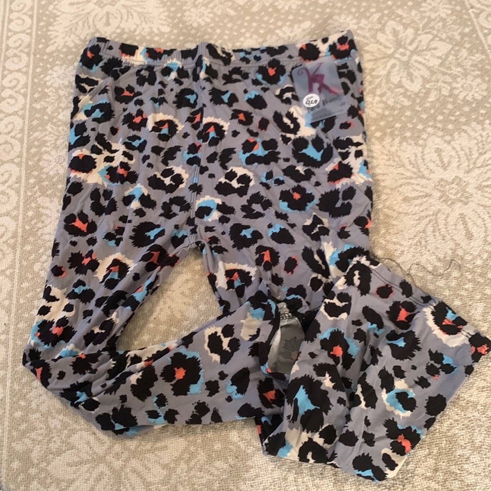 Buskin’s “Spot On” Capri Leggings